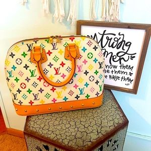 Trendy & colorful handbag!